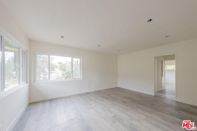 Building Photo - 10039 Haines Canyon Ave Unit D Rental