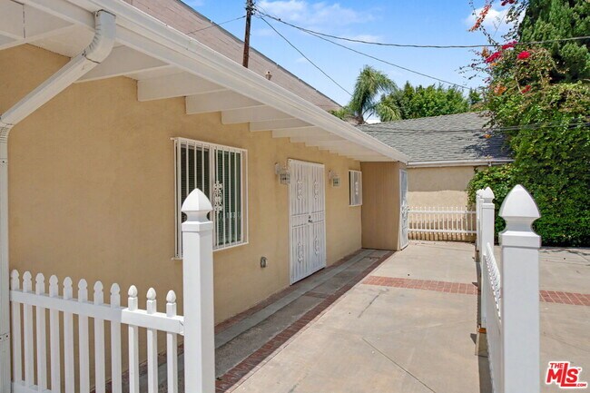 Photo - 2153 Glendon Ave