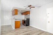 1BR, 1BA - 740SF - Kitchen - 464 S. Berendo St.