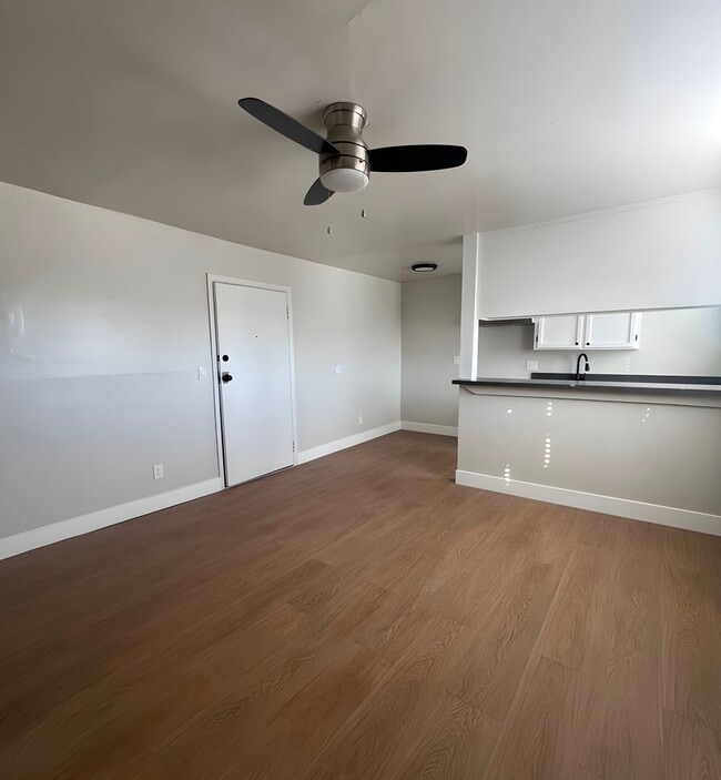 Building Photo - 11204 S Broadway Unit 211a