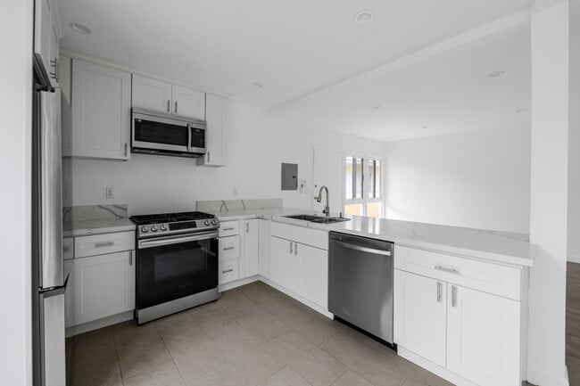 Photo - 337 Rexford Dr Unit 5