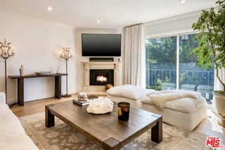 Photo - 2385 Roscomare Rd