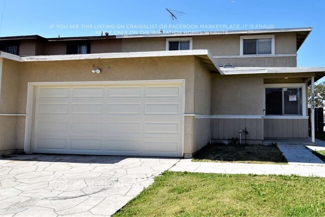 Building Photo - 1217 E Radbard St