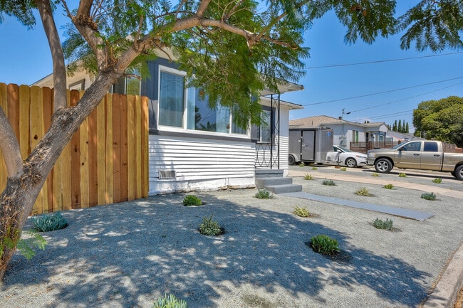 Photo - 6830 Tower St