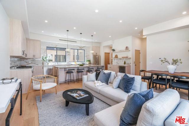 Photo - 1859 Barry Ave