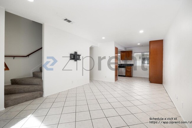 Photo - 4517 College Way