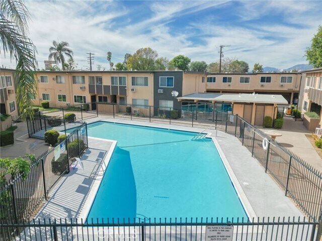 Photo - 3030 Vineland Ave