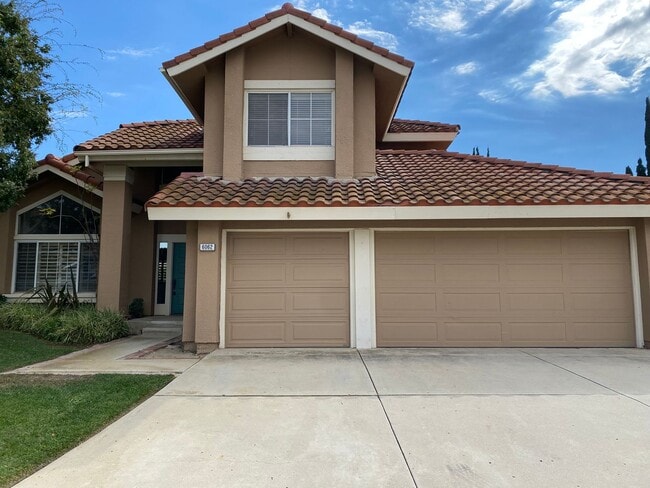 Building Photo - 3 bed, 2 1/2 bath home in great East Simi Valley location