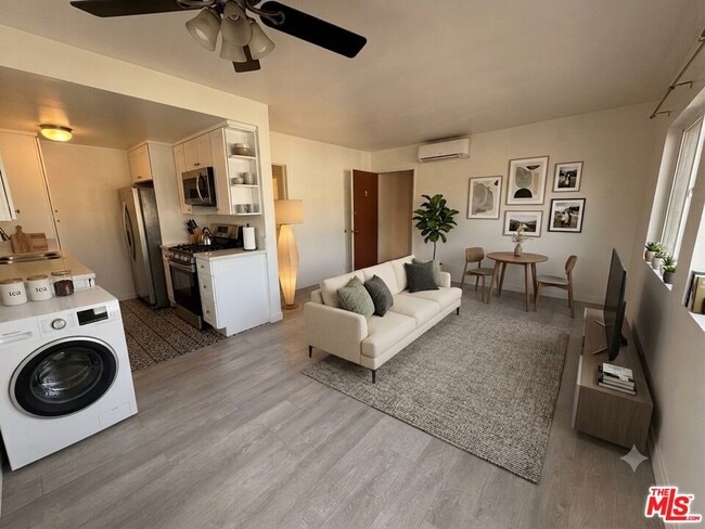 Building Photo - 2106 Pisani Pl Unit 5