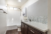 2BR, 1BA - 950SF - Bathroom - Luxe 1801