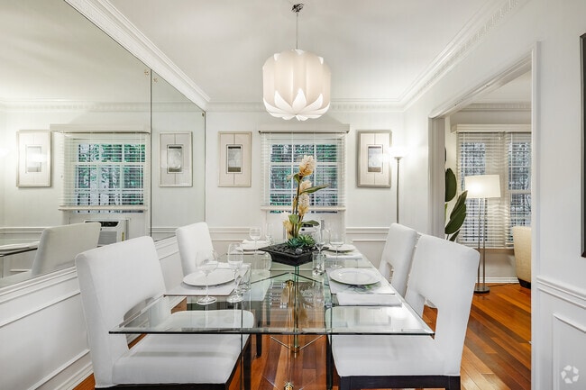 1BR, 1BA - 775SF - Dining Room - 342 N Oakhurst Dr