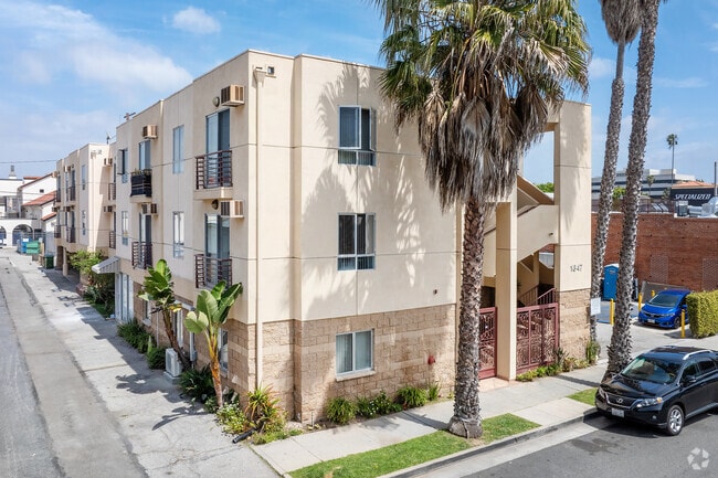 1347 23rd St - 1347 23rd St Apartments