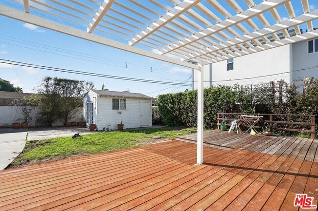 Photo - 4055 Moore St