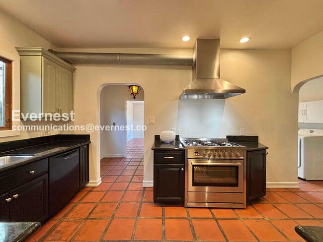 Photo - 132 N Crescent Heights Blvd