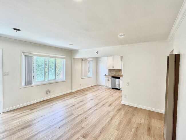 Photo - 2 bed 1 bath Apt in North Park Area Unit 4141