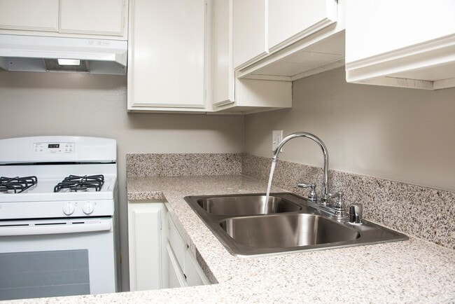 Photo - 433 N Louise St