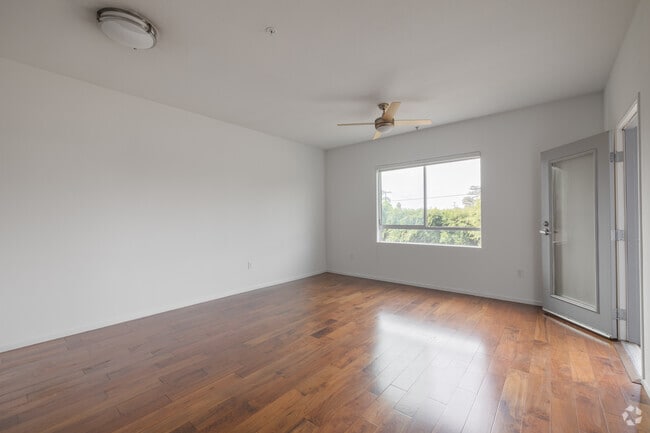 1 BR, 1 BA - 818SF - MV Lofts