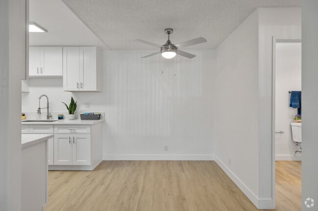 Building Photo - View Apartments