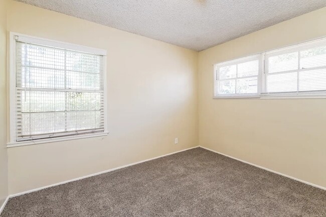 Photo - 8137 Darby Ave