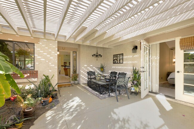 Photo - 101 Avellino Cir