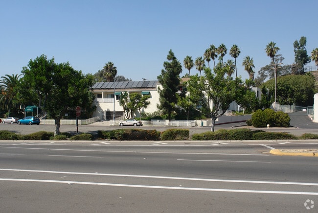 Photo - University Gardens