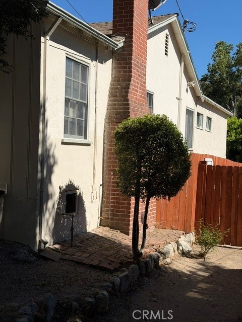 Photo - 1824 Oakwood Ave