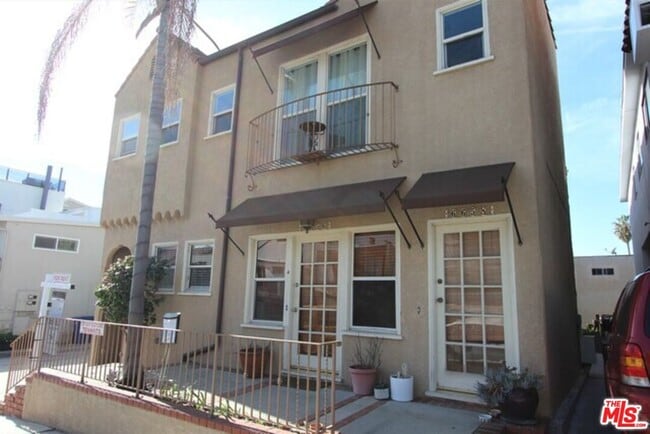 Building Photo - 6656 Vista Del Mar Unit A