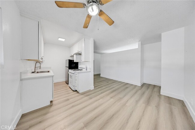 Photo - Emerald Apartments