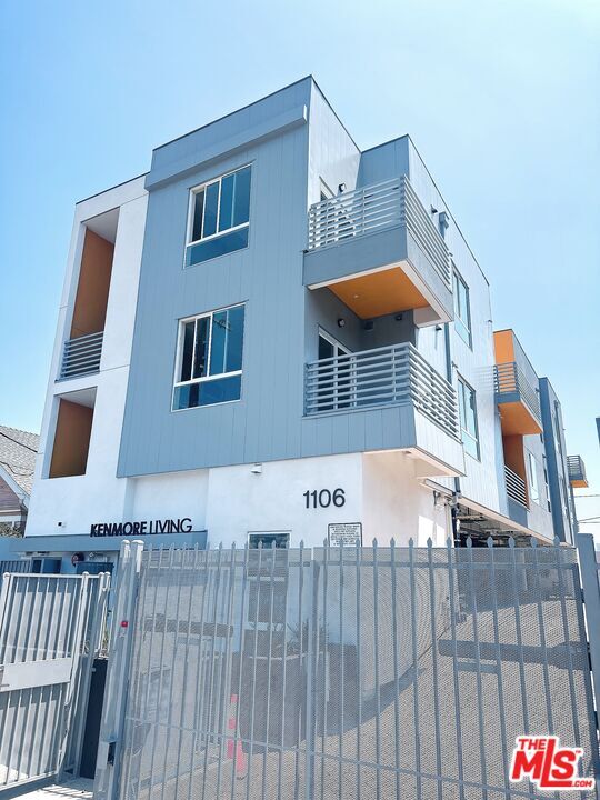 Building Photo - 1106 S Kenmore Ave Unit 202 Rental