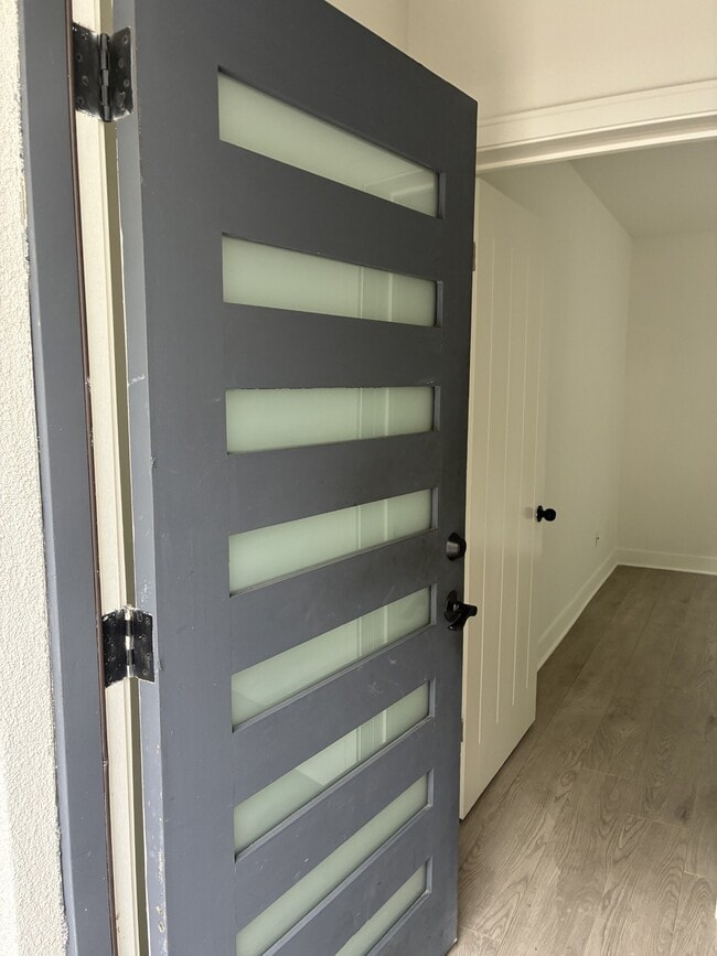 Building Photo - 125 N Mountain View Ave Unit Three Bedroom