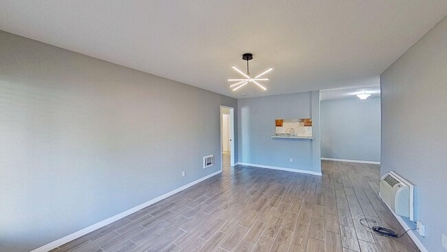 Photo - 1040 W MacArthur Blvd