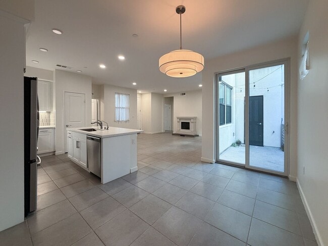 Photo - 1568 E Thompson Blvd