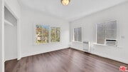 Photo - 806 W 40th Pl Unit 16