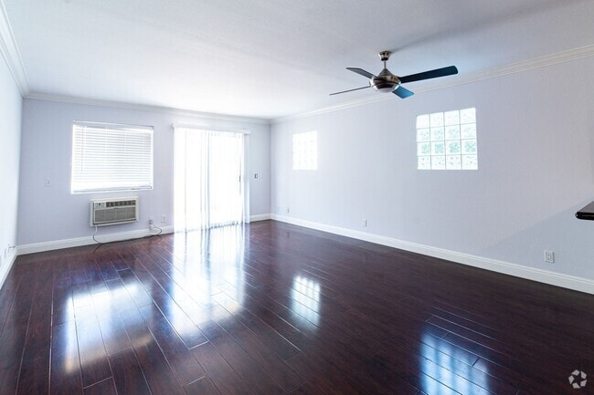 Building Photo - 404 W 4th St Rental