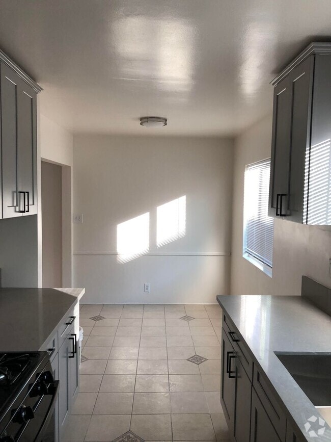 Building Photo - Newly remodeled 1 bedroom Unit B Rental