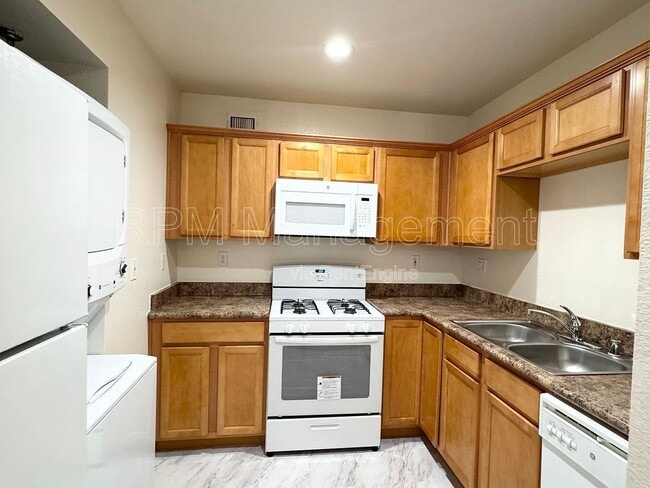 Photo - 843 Hayworth Ave Unit 101