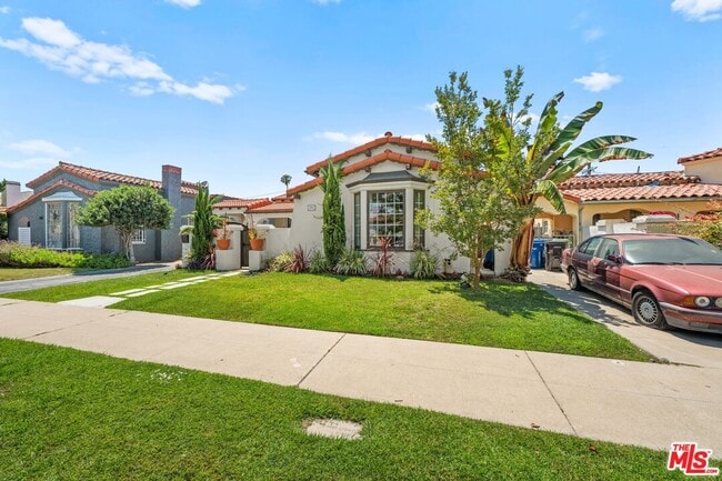 Photo - 3871 Roxton Ave