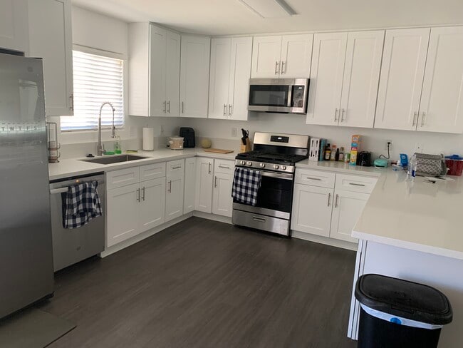 New Kitchen and appliances - 73641 Sunnyslope Dr Apartments