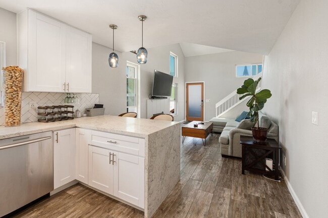 Photo - Fully furnished- North Mission 2 bed 2.5 b...