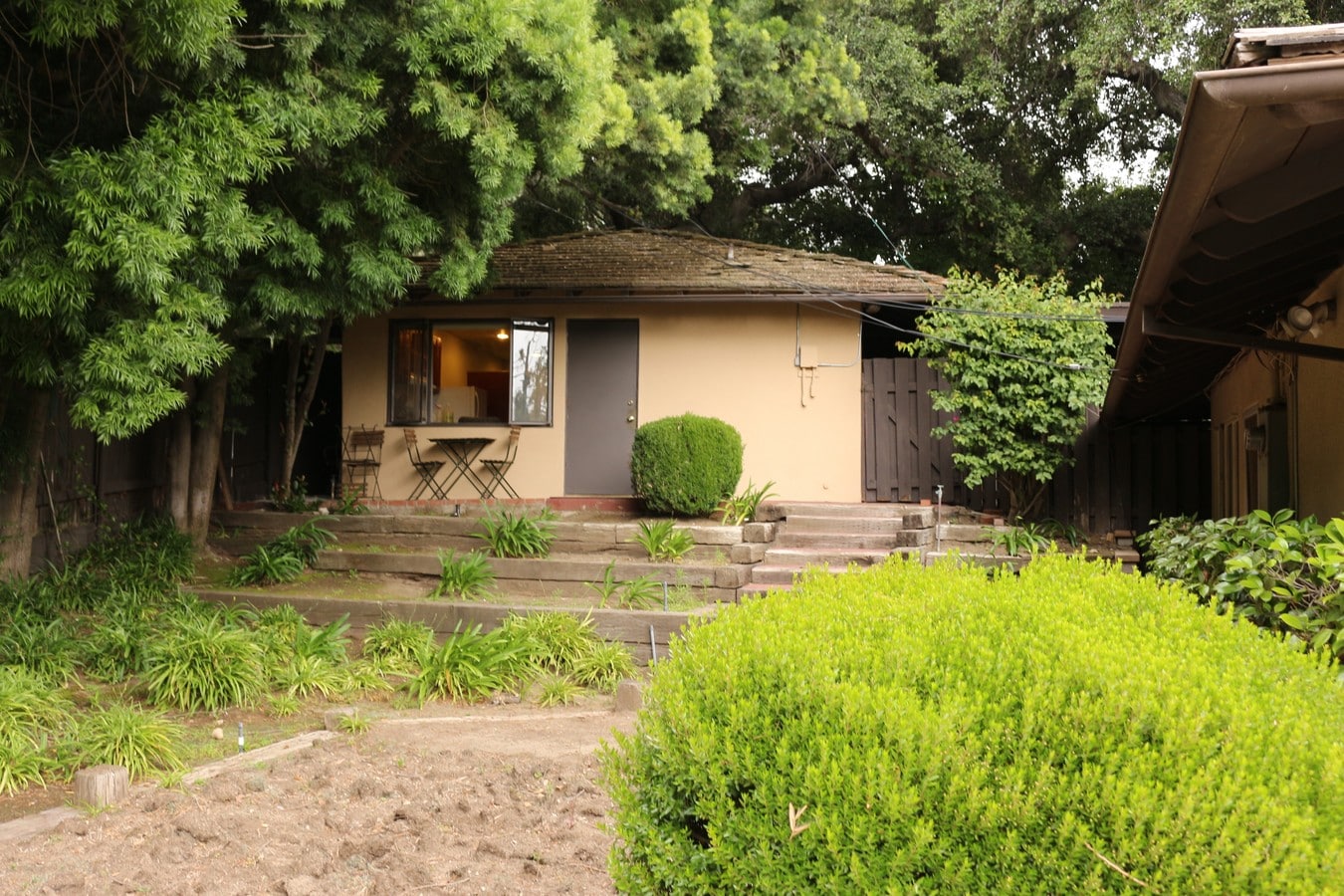 One side of the house facing swimming pool. - 2105 Via Venado St Unit Big studio-1 Bedroom