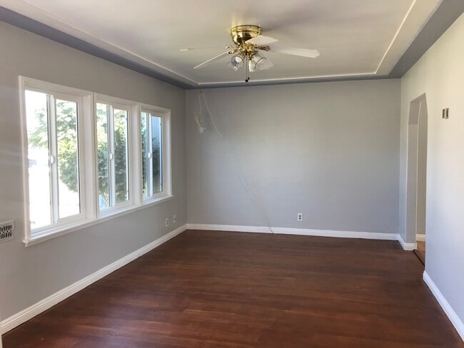 living room - 8432 Norwood Plz