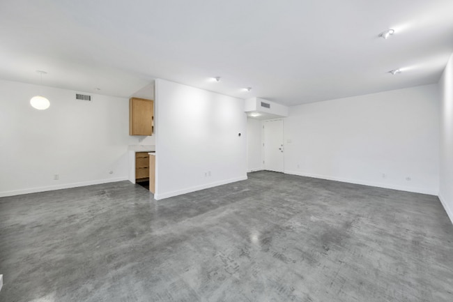 Building Photo - 7767 Hollywood Blvd