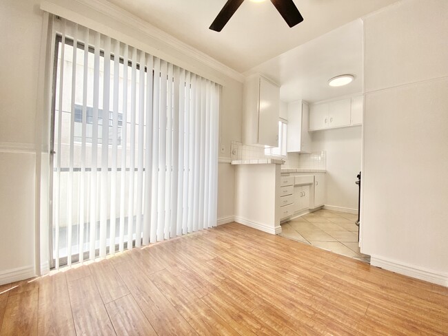 Photo - 5728 Camellia Ave Unit 204