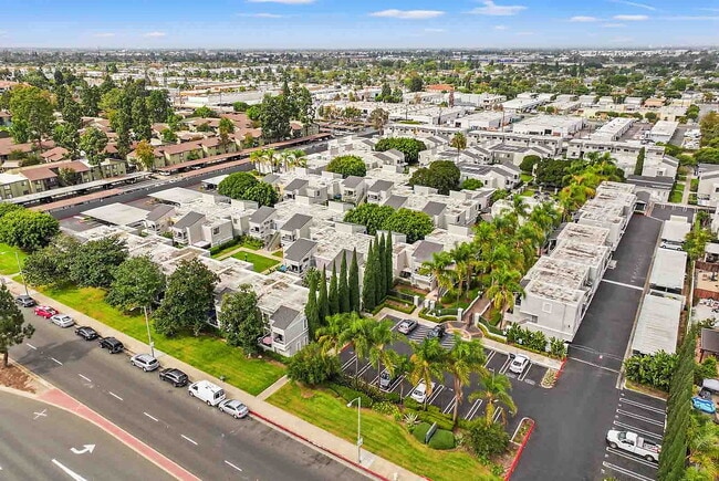 Building Photo - Villa Siena