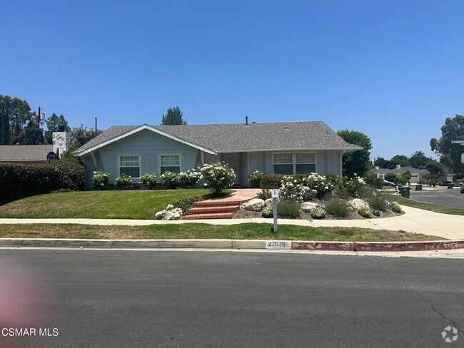 Building Photo - 23939 Oxnard St Rental