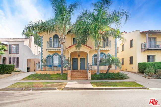 Building Photo - 424 N Gardner St Unit 424 1/2