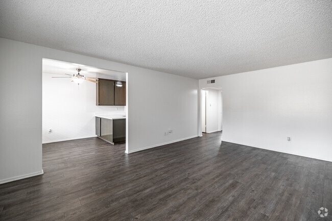 2BR, 1BA - 960SF - Living Room - Rancho Del Monte