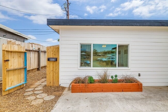 Building Photo - Valley Village Unit JDU