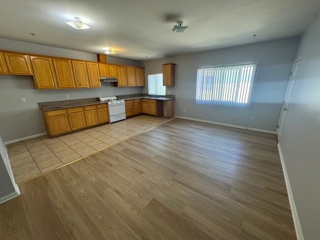 Building Photo - 6636 Irvine Ave Unit 2