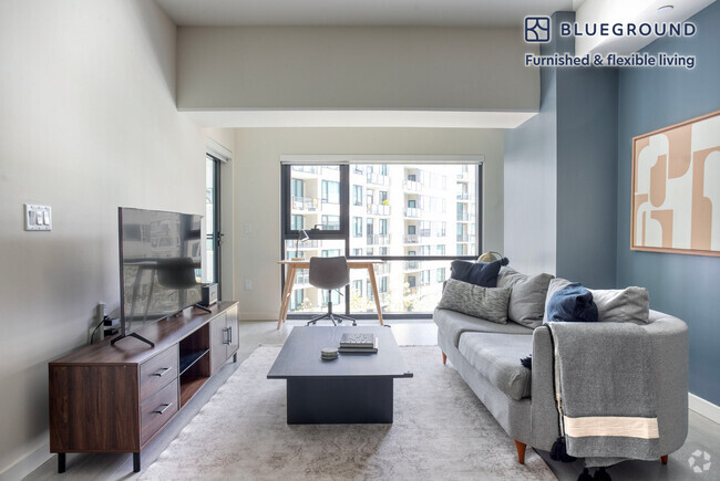 Building Photo - 2435 S Sepulveda Blvd Rental